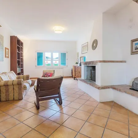 Casolare Di Campagna Con Parcheggio E Giardino Apartment